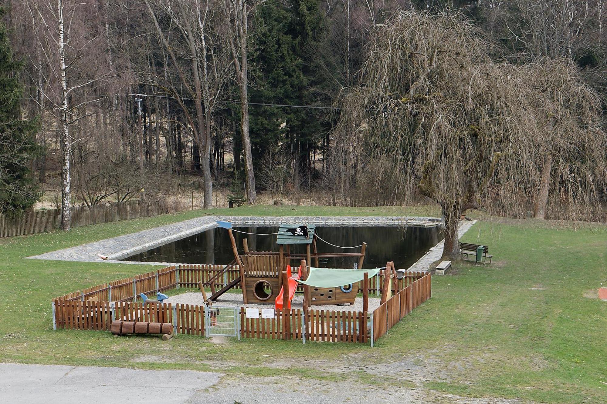 Penzion A Restaurace Na Krizovatce Polevsko Luaran gambar